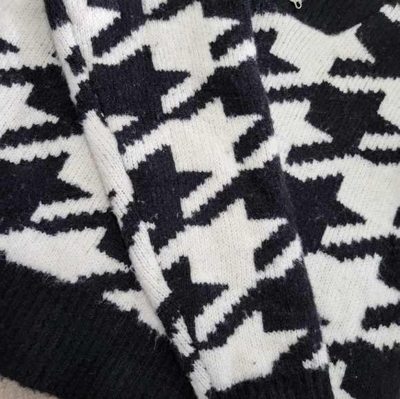 Dex Ladies Stripe Pattern Sweater - Picture 5 of 6